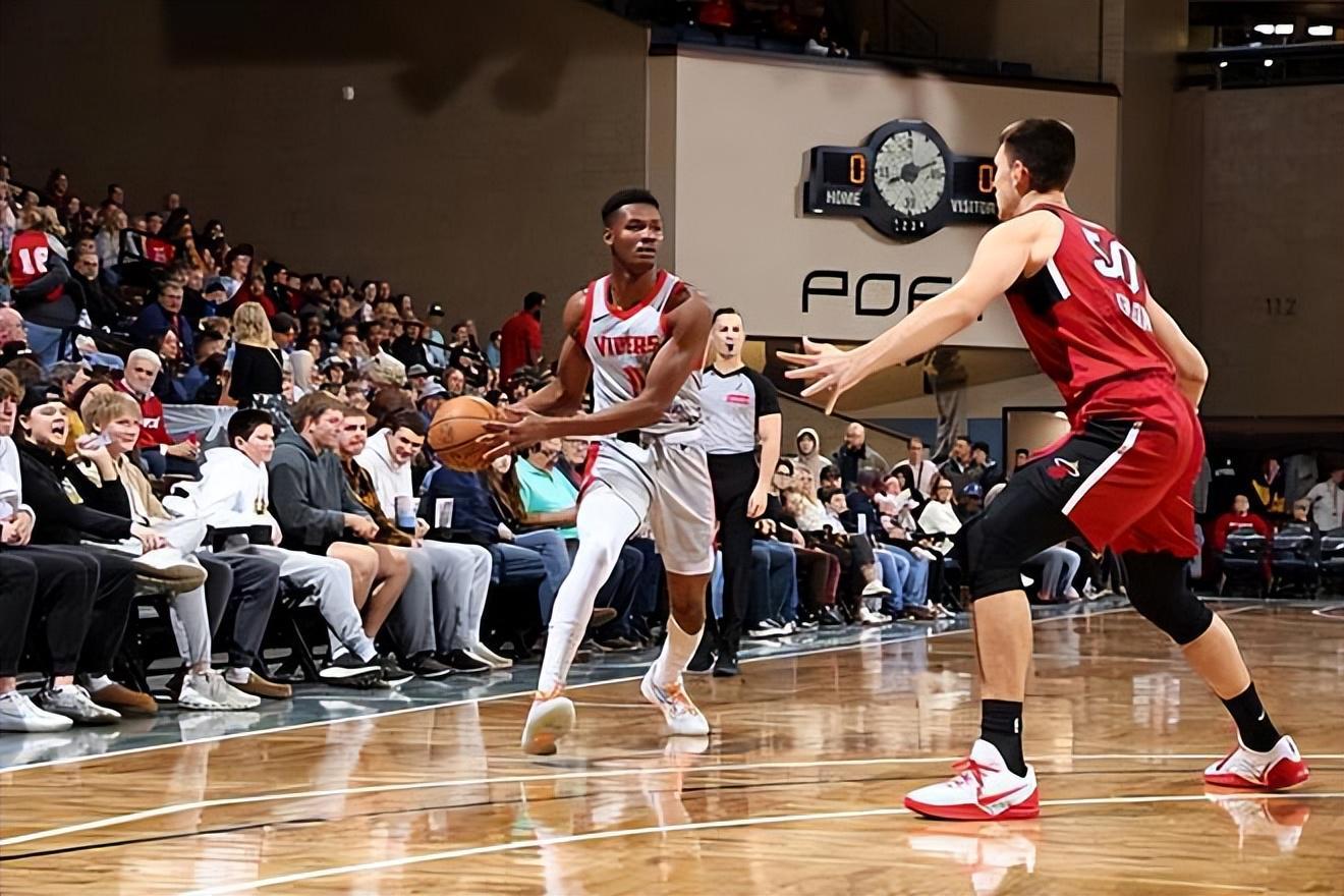 开云体育-最近一段时间表现不佳，火箭二队先发中锋的状态有些令人担心？