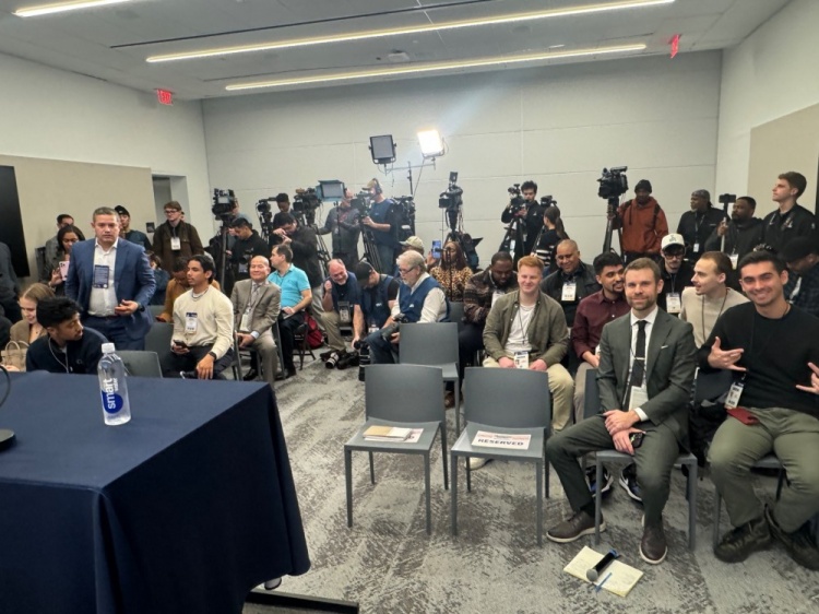 吹羊效应！名记：三天前奇才媒体室就5个人 今天人满了