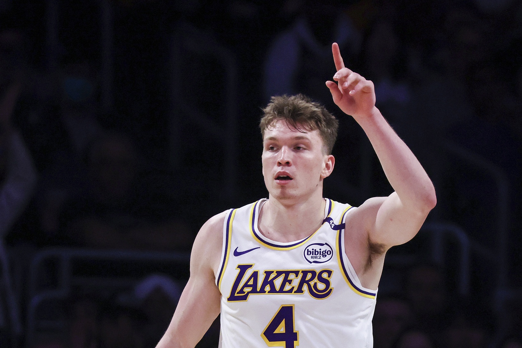 开云官网-十大球星状态下滑分析：快船新援低迷，浓眉巅峰不再，詹姆斯显露疲态？