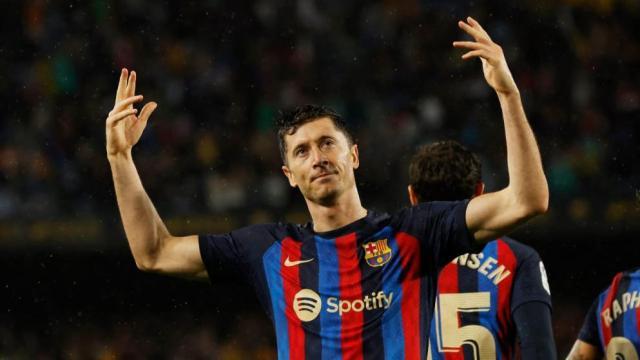 开云体育下载-巴萨夺冠历程回顾：世界杯前逆袭，国家德比定乾坤