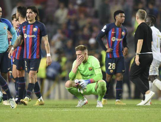 开云体育下载-巴萨，又一场被淘汰后发生的伤口撒盐式悲剧